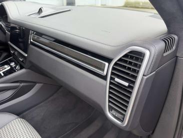 Porsche Cayenne III GTS — photo 25