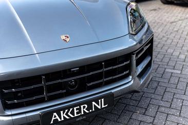 Porsche Cayenne III E-Hybrid Black Edition — photo 22