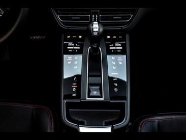 Porsche Macan GTS — photo 22