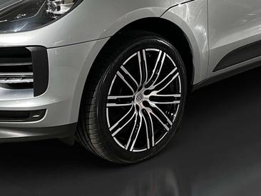 Porsche Macan Electrique S — photo 21