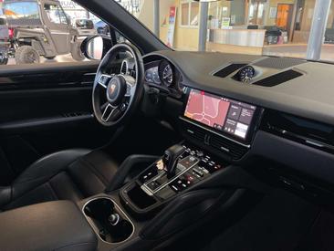 Porsche Cayenne III — photo 13