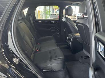 Porsche Cayenne III — photo 14