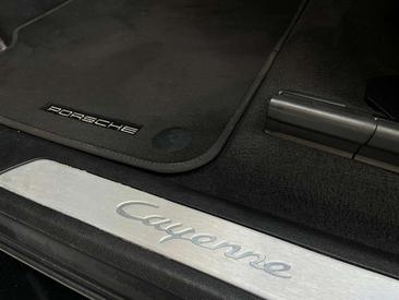 Porsche Cayenne III — photo 21