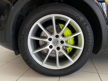 Porsche Cayenne III — photo 23