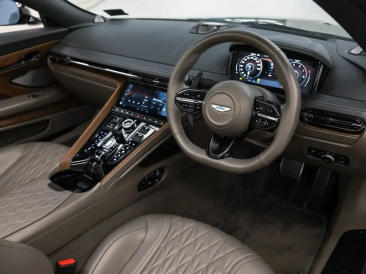 Aston Martin DB12 Volante 4.0 V8 B&W — photo 6