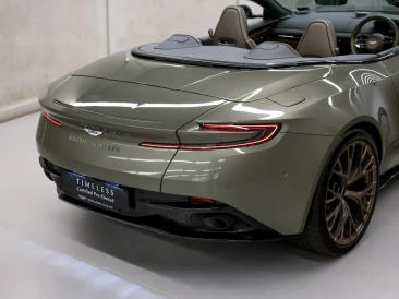 Aston Martin DB12 Volante 4.0 V8 B&W — photo 9
