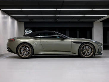 Aston Martin DB12 Volante 4.0 V8 B&W — photo 11