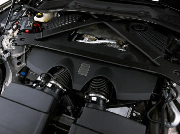 Aston Martin DB12 Volante 4.0 V8 B&W — photo 20