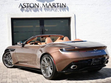 Aston Martin DB12 Volante 4.0 V8 B&W — photo 2