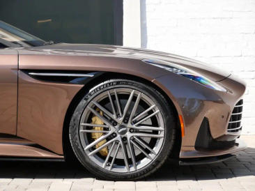 Aston Martin DB12 Volante 4.0 V8 B&W — photo 4