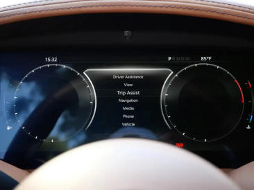 Aston Martin DB12 Volante 4.0 V8 B&W — photo 6