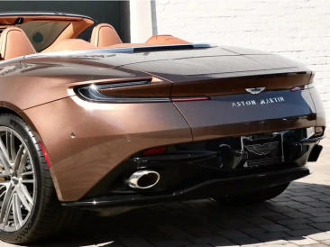 Aston Martin DB12 Volante 4.0 V8 B&W — photo 8