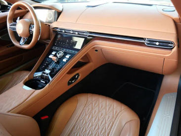 Aston Martin DB12 Volante 4.0 V8 B&W — photo 10