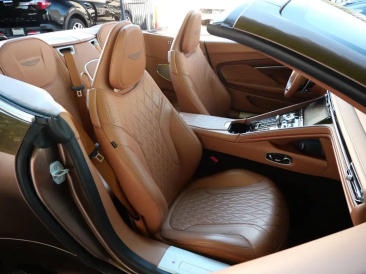 Aston Martin DB12 Volante 4.0 V8 B&W — photo 12