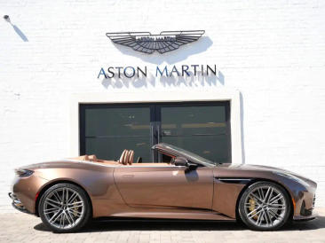 Aston Martin DB12 Volante 4.0 V8 B&W — photo 15