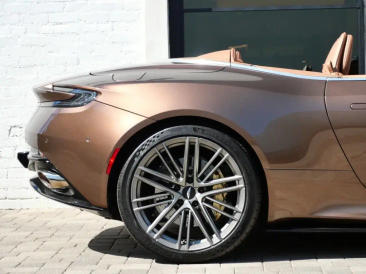 Aston Martin DB12 Volante 4.0 V8 B&W — photo 16