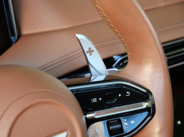 Aston Martin DB12 Volante 4.0 V8 B&W — photo 18