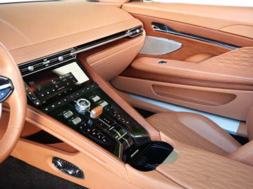 Aston Martin DB12 Volante 4.0 V8 B&W — photo 19