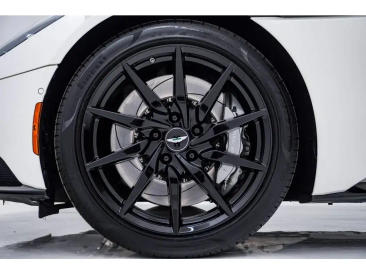 Aston Martin DB11 DB11 V8 Coupe — photo 4