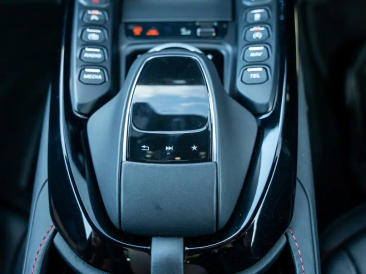 Aston Martin Vantage (2019-23) Vantage Roadster — photo 16