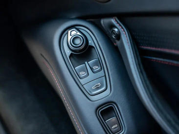 Aston Martin Vantage (2019-23) Vantage Roadster — photo 17