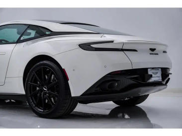 Aston Martin DB11 DB11 V8 Coupe — photo 11