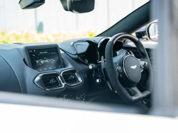 Aston Martin Vantage (2019-23) Vantage Roadster — photo 20