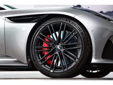 Aston Martin DB12 Volante 4.0 V8 B&W — photo 4