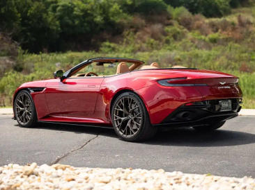 Aston Martin DB12 Volante 4.0 V8 B&W — photo 2
