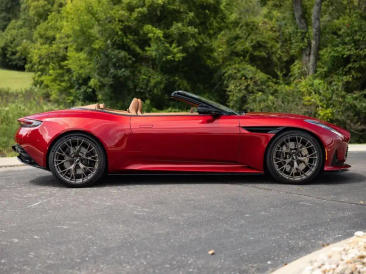 Aston Martin DB12 Volante 4.0 V8 B&W — photo 8