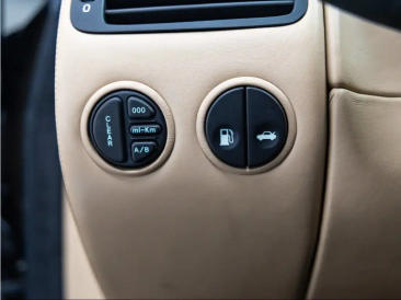Aston Martin V12 Vanquish (1998-07) V12 Vanquish — photo 25