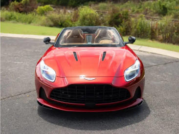 Aston Martin DB12 Volante 4.0 V8 B&W — photo 10