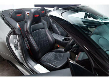 Aston Martin DB12 Volante 4.0 V8 B&W — photo 12