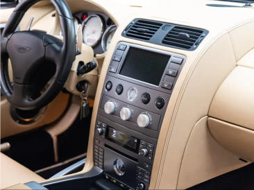 Aston Martin V12 Vanquish (1998-07) V12 Vanquish — photo 26