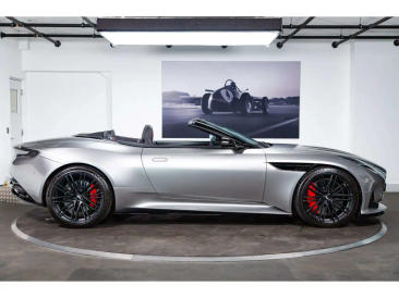 Aston Martin DB12 Volante 4.0 V8 B&W — photo 15