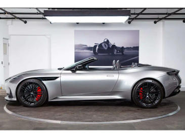 Aston Martin DB12 Volante 4.0 V8 B&W — photo 16