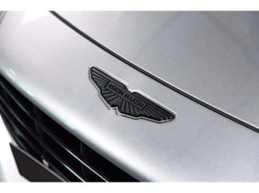 Aston Martin DB12 Volante 4.0 V8 B&W — photo 17