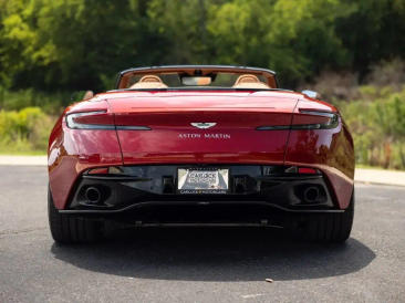 Aston Martin DB12 Volante 4.0 V8 B&W — photo 22