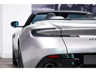 Aston Martin DB12 Volante 4.0 V8 B&W — photo 27