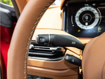 Aston Martin DB12 Volante 4.0 V8 B&W — photo 31