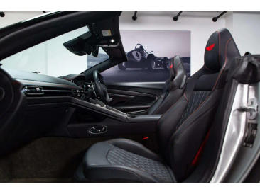 Aston Martin DB12 Volante 4.0 V8 B&W — photo 31