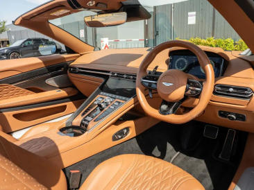 Aston Martin DB12 Volante 4.0 V8 B&W — photo 3