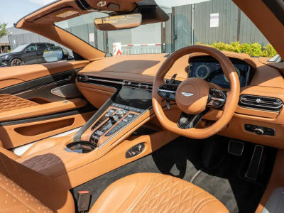 Aston Martin DB12 Volante 4.0 V8 B&W