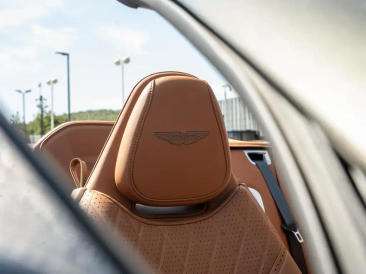 Aston Martin DB12 Volante 4.0 V8 B&W — photo 5