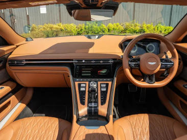 Aston Martin DB12 Volante 4.0 V8 B&W — photo 10