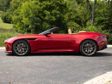 Aston Martin DB12 Volante 4.0 V8 B&W — photo 47