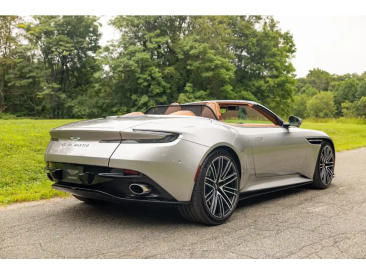 Aston Martin DB12 Volante 4.0 V8 B&W — photo 2
