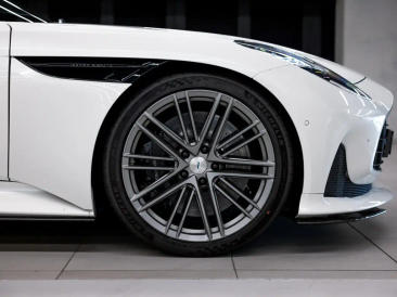 Aston Martin DB12 V8 Coupe — photo 4