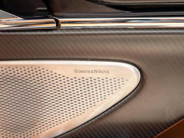 Aston Martin DB12 Volante 4.0 V8 B&W — photo 18