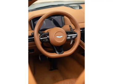 Aston Martin DB12 Volante 4.0 V8 B&W — photo 10